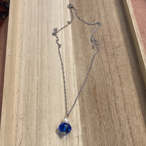 Crystal and Pearl Necklace - Picture 3 of 3